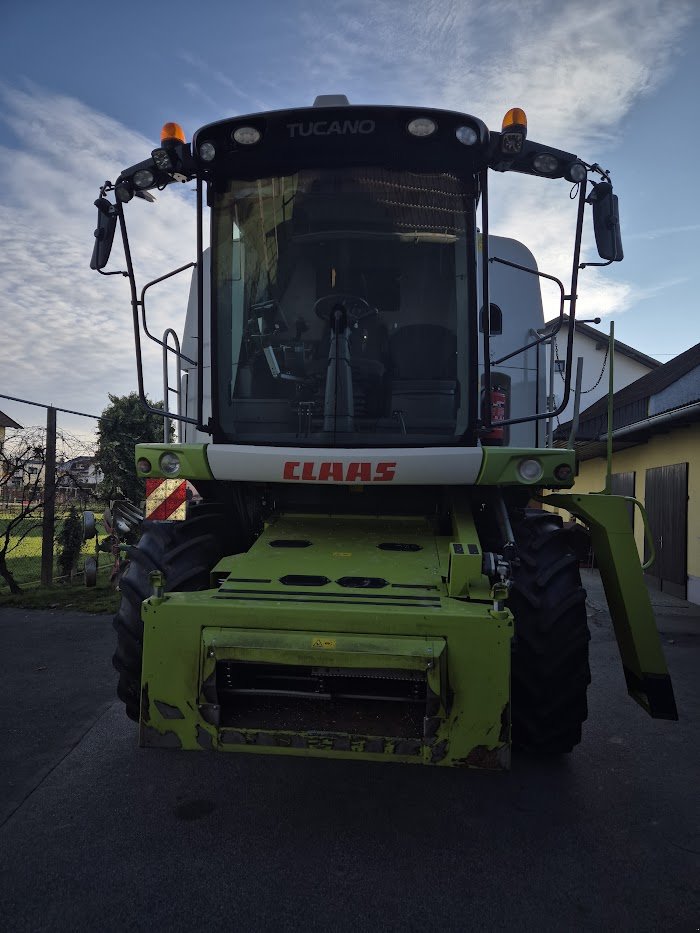 Mähdrescher of the type CLAAS Tucano 320, Gebrauchtmaschine in Naklo (Picture 3)