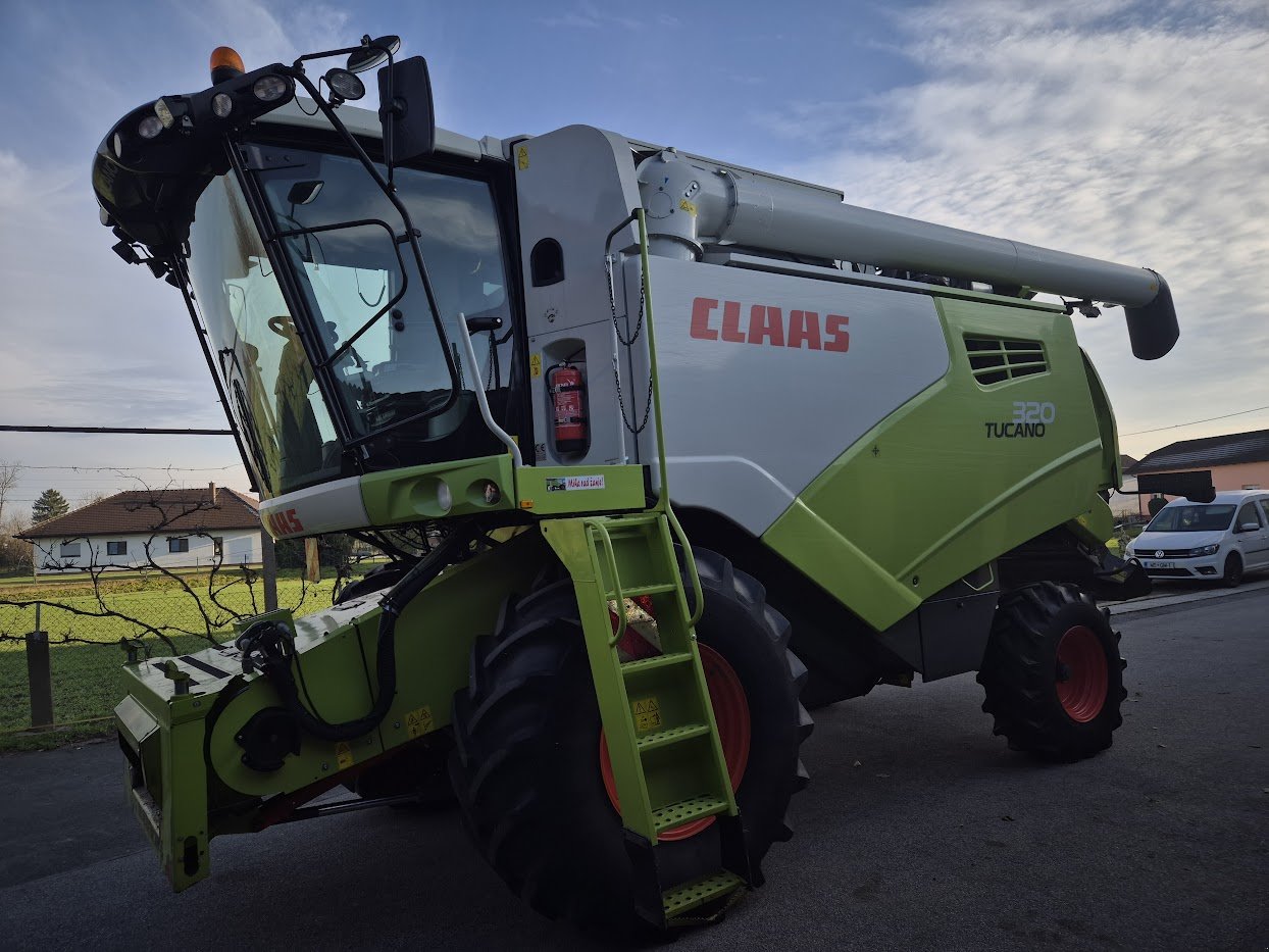 Mähdrescher of the type CLAAS Tucano 320, Gebrauchtmaschine in Naklo (Picture 4)
