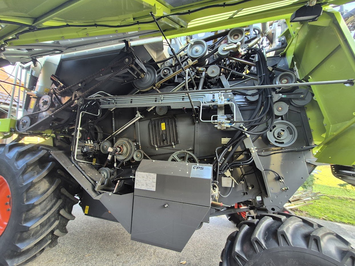 Mähdrescher of the type CLAAS Tucano 320, Gebrauchtmaschine in Naklo (Picture 10)