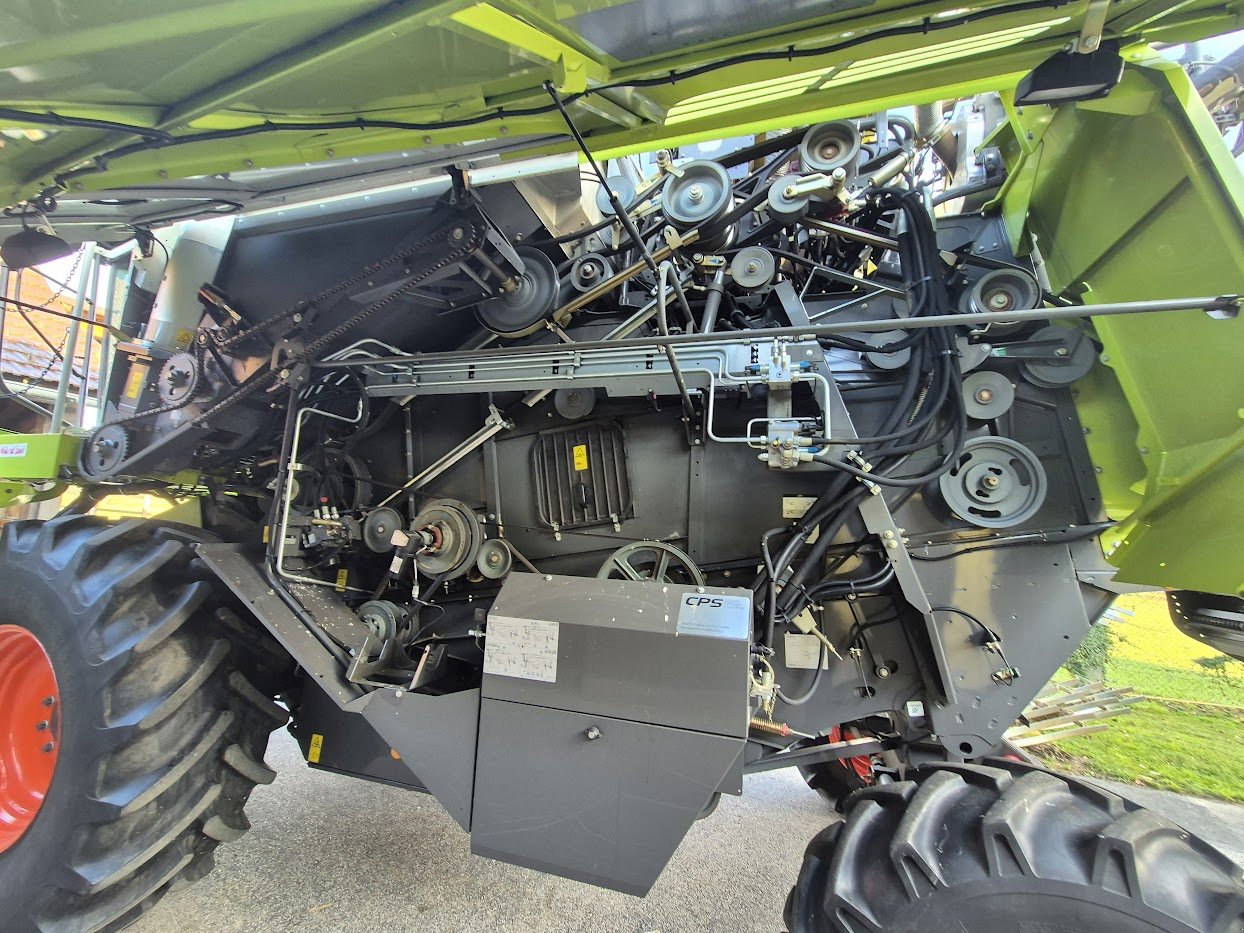 Mähdrescher of the type CLAAS Tucano 320, Gebrauchtmaschine in Naklo (Picture 11)