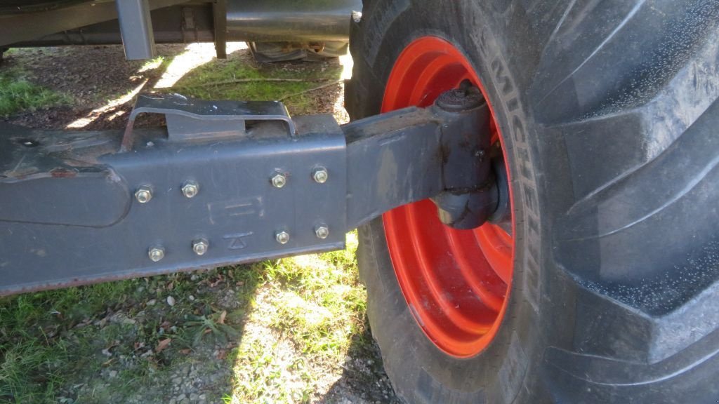 Mähdrescher van het type CLAAS TUCANO 320, Gebrauchtmaschine in MORLHON LE HAUT (Foto 11)