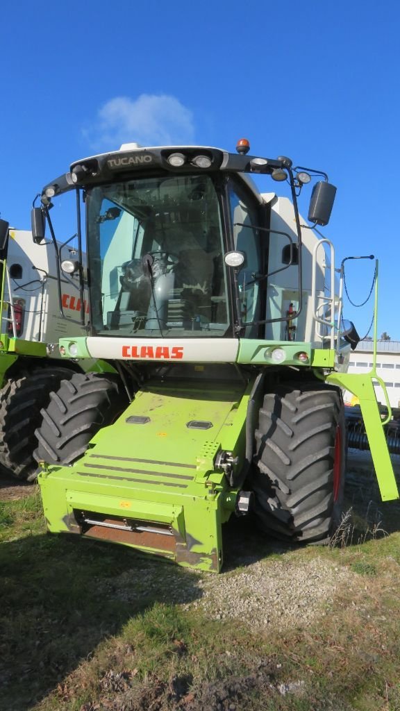 Mähdrescher van het type CLAAS TUCANO 320, Gebrauchtmaschine in MORLHON LE HAUT (Foto 2)