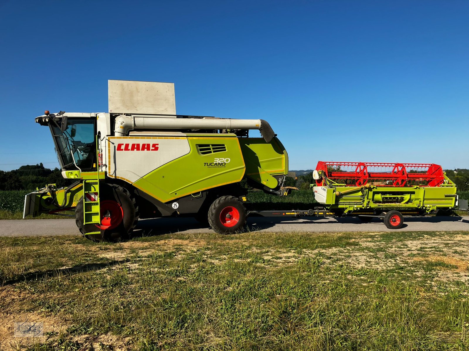 Mähdrescher typu CLAAS Tucano 320, Gebrauchtmaschine v Salching bei Straubing (Obrázek 1)