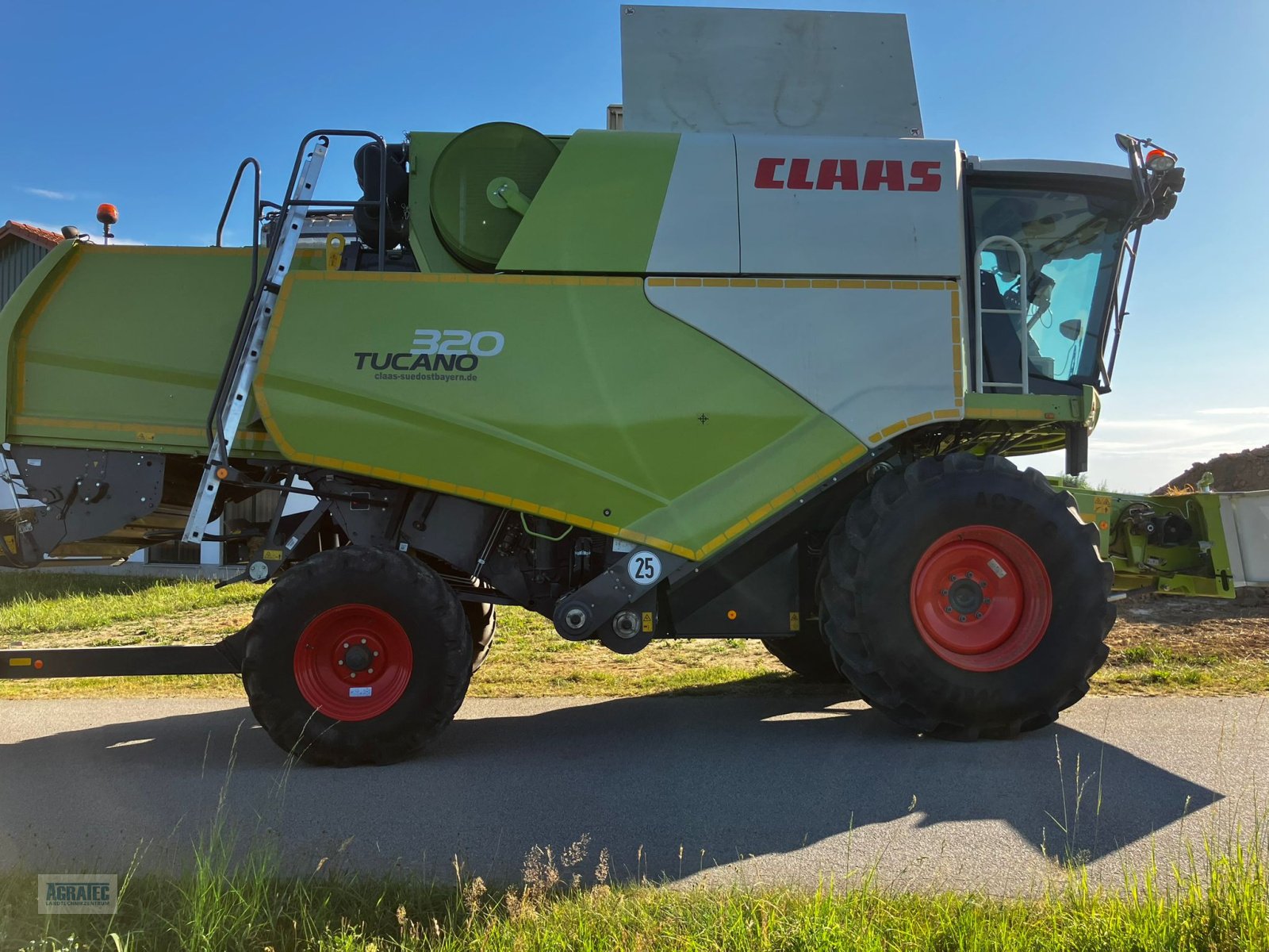 Mähdrescher typu CLAAS Tucano 320, Gebrauchtmaschine v Salching bei Straubing (Obrázek 3)