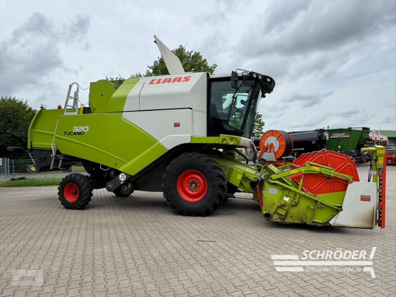 Mähdrescher of the type CLAAS TUCANO 320, Gebrauchtmaschine in Twistringen (Picture 3)