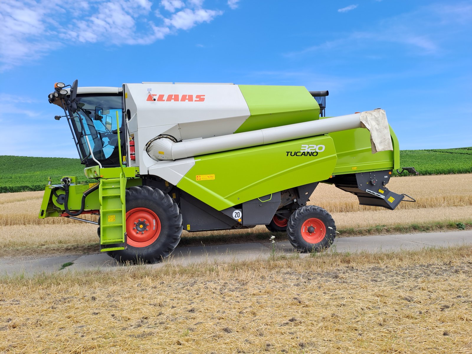 Mähdrescher typu CLAAS Tucano 320, Gebrauchtmaschine v Armsheim (Obrázek 1)