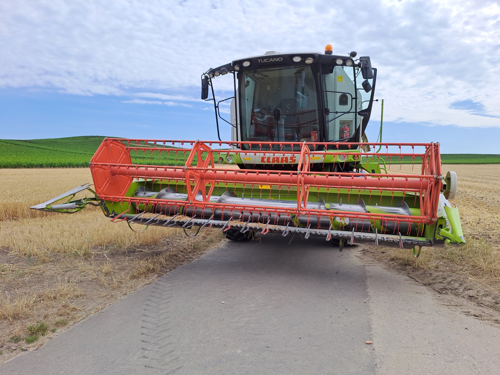Mähdrescher typu CLAAS Tucano 320, Gebrauchtmaschine v Armsheim (Obrázek 2)
