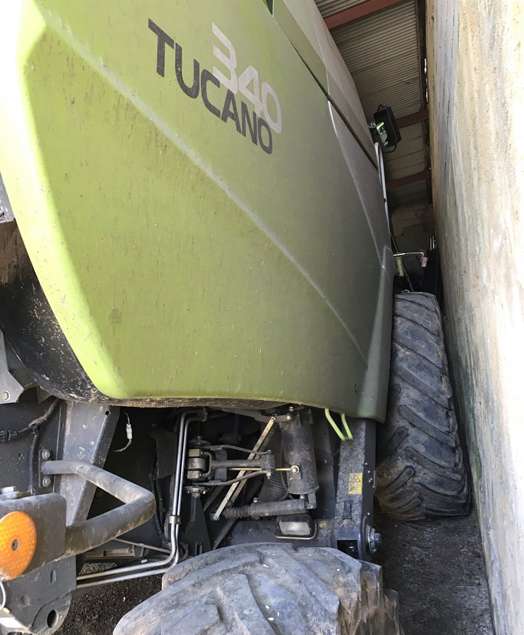 Mähdrescher des Typs CLAAS TUCANO 340, Gebrauchtmaschine in MORLHON LE HAUT (Bild 7)