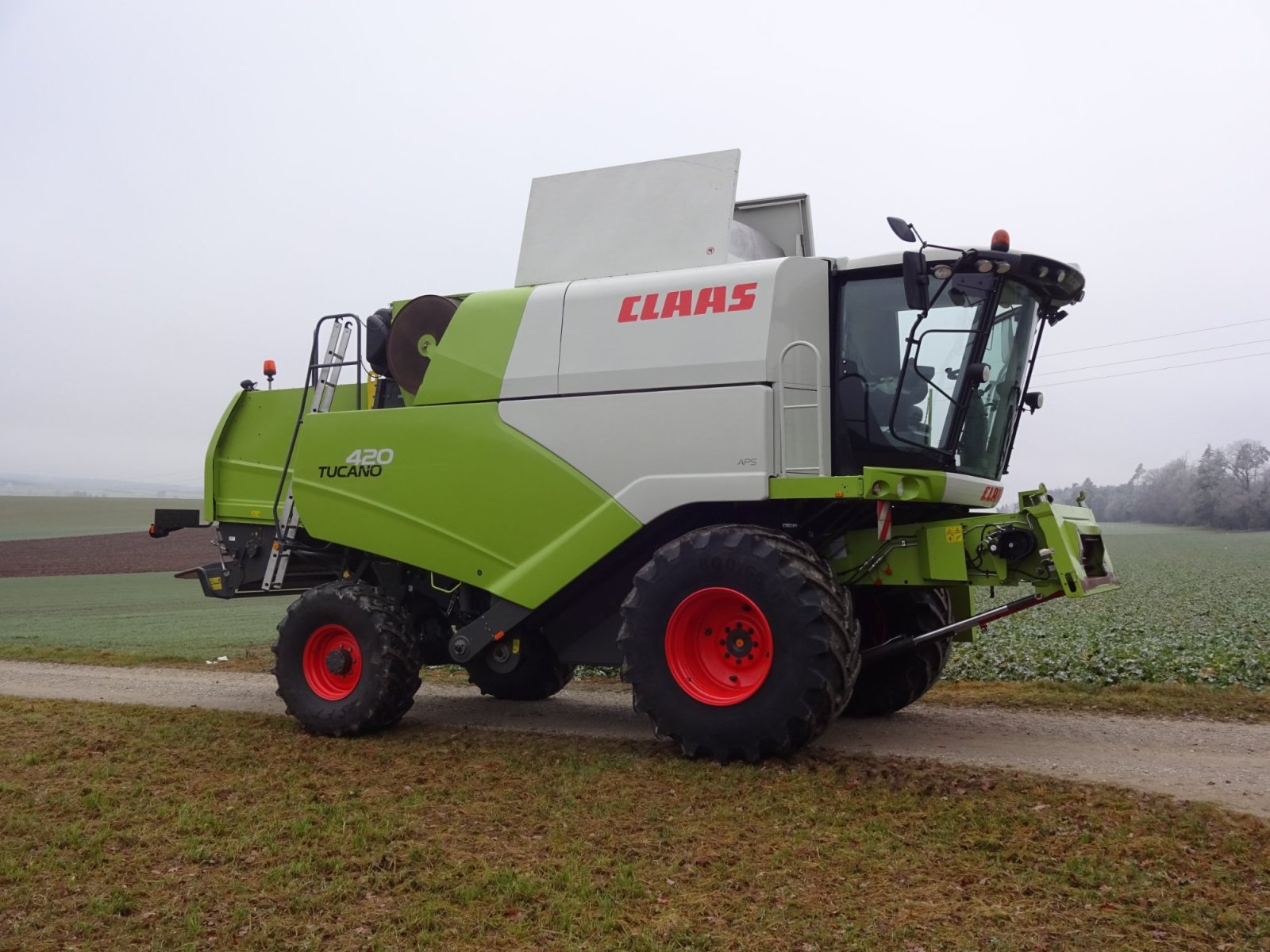 Mähdrescher typu CLAAS Tucano 420 ALLRAD, Gebrauchtmaschine v Breitenbrunn (Obrázek 3)