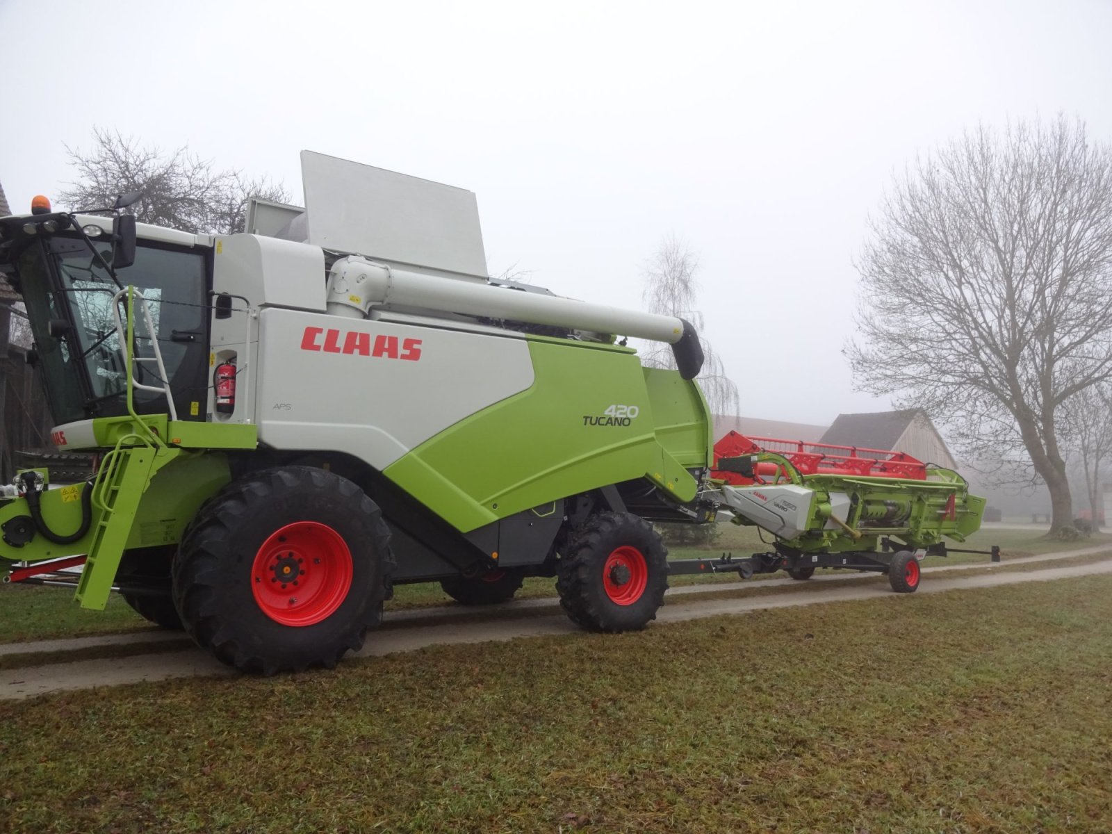 Mähdrescher typu CLAAS Tucano 420 ALLRAD, Gebrauchtmaschine v Breitenbrunn (Obrázek 7)