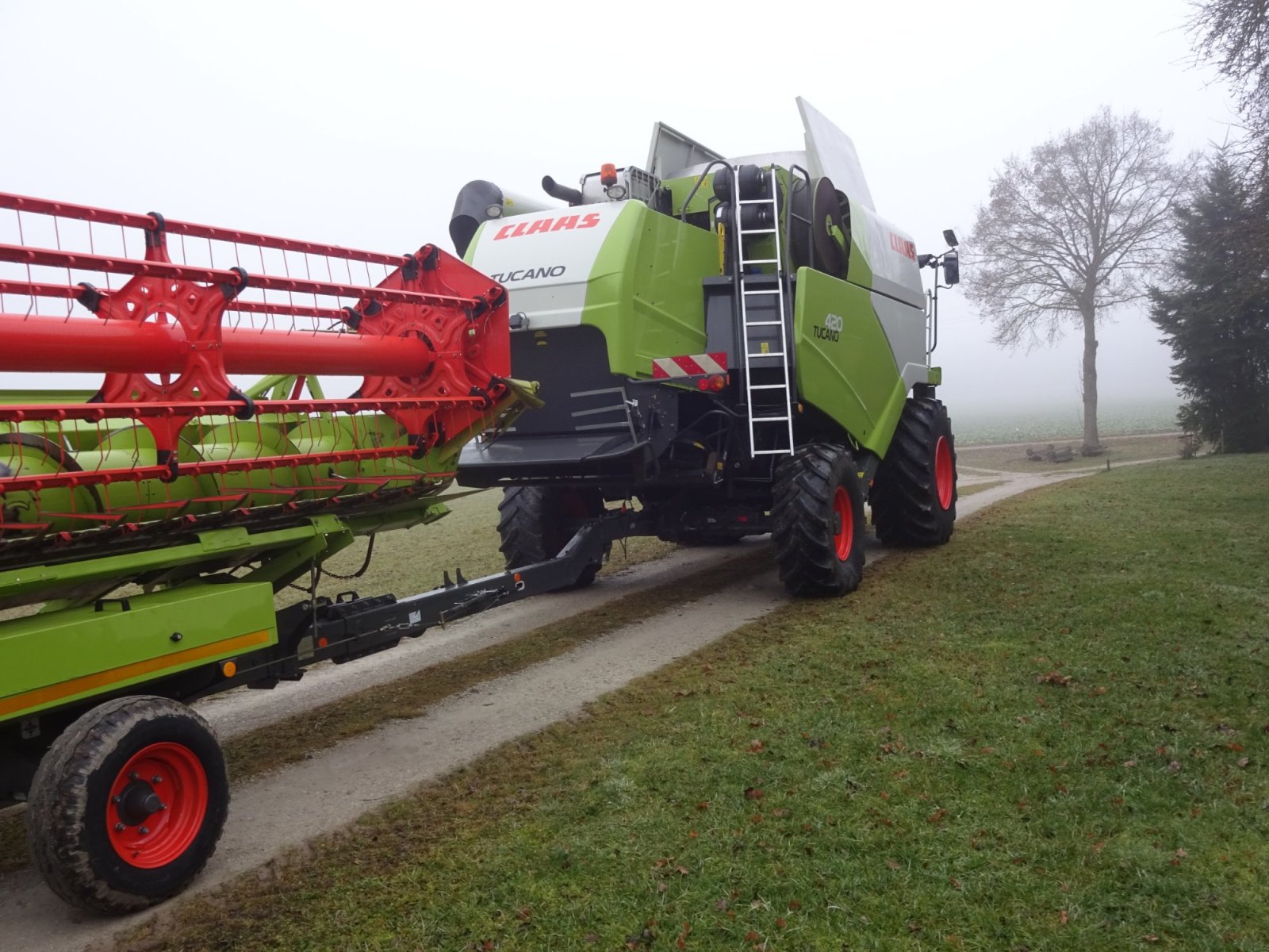 Mähdrescher typu CLAAS Tucano 420 ALLRAD, Gebrauchtmaschine v Breitenbrunn (Obrázek 9)