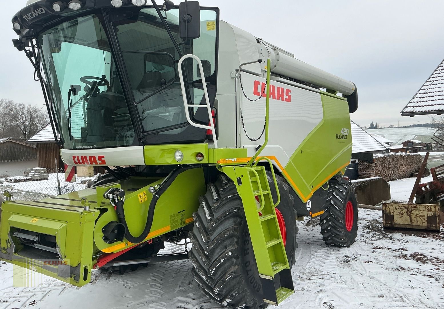 Mähdrescher du type CLAAS Tucano 420 + V540 (Raps) + Transportwagen, Gebrauchtmaschine en Cham (Photo 1)