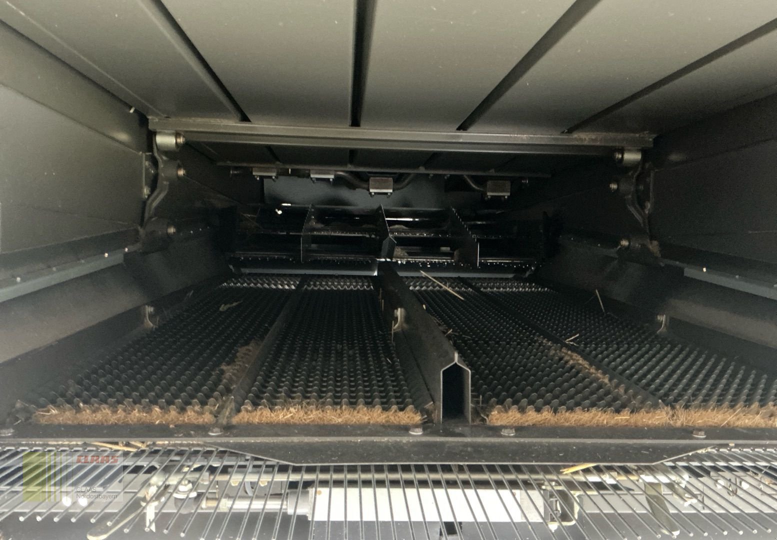 Mähdrescher du type CLAAS Tucano 420 + V540 (Raps) + Transportwagen, Gebrauchtmaschine en Cham (Photo 9)