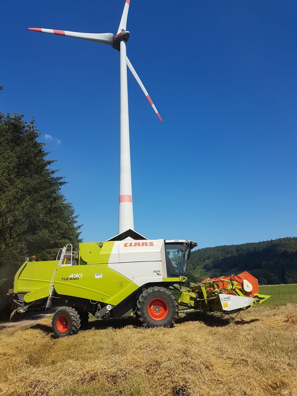 Mähdrescher des Typs CLAAS Tucano 430 APS, Gebrauchtmaschine in Fischerbach (Bild 1)