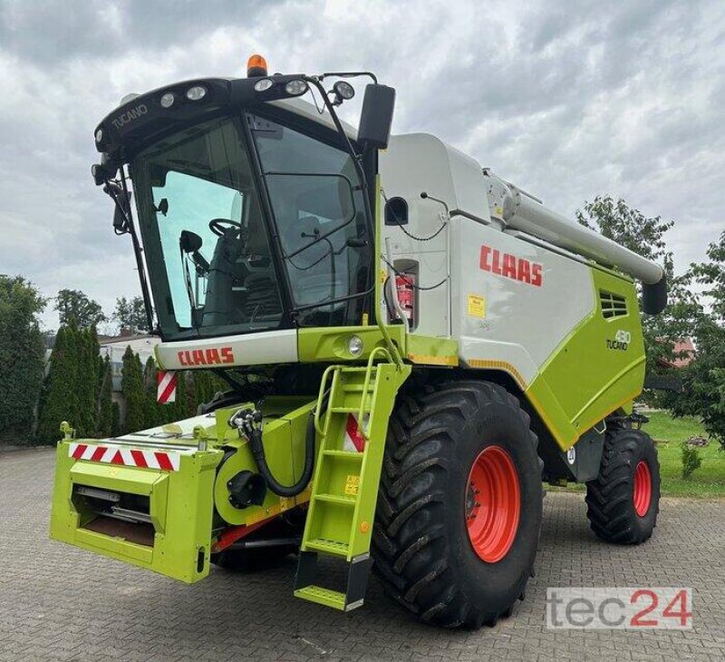 Mähdrescher of the type CLAAS Tucano 430 mit Schneidwerk, Vorführmaschine in Östringen (Picture 7)