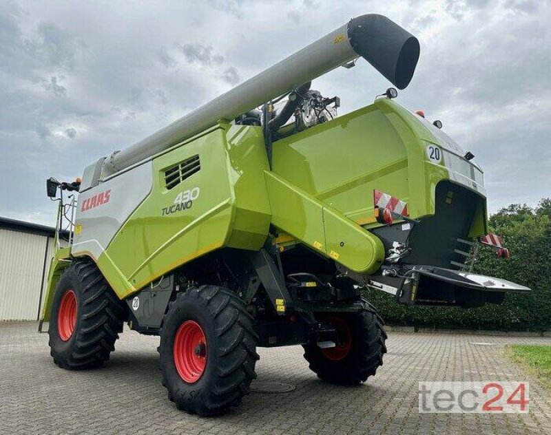 Mähdrescher of the type CLAAS Tucano 430 mit Schneidwerk, Vorführmaschine in Östringen (Picture 2)