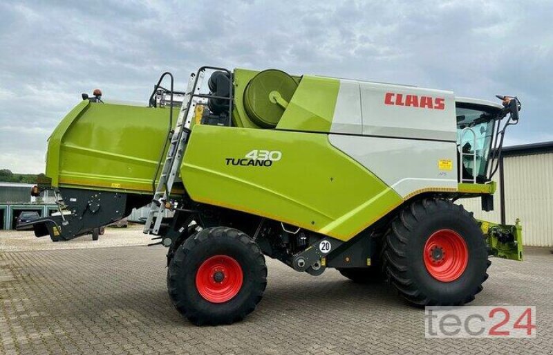 Mähdrescher of the type CLAAS Tucano 430 mit Schneidwerk, Vorführmaschine in Östringen (Picture 5)