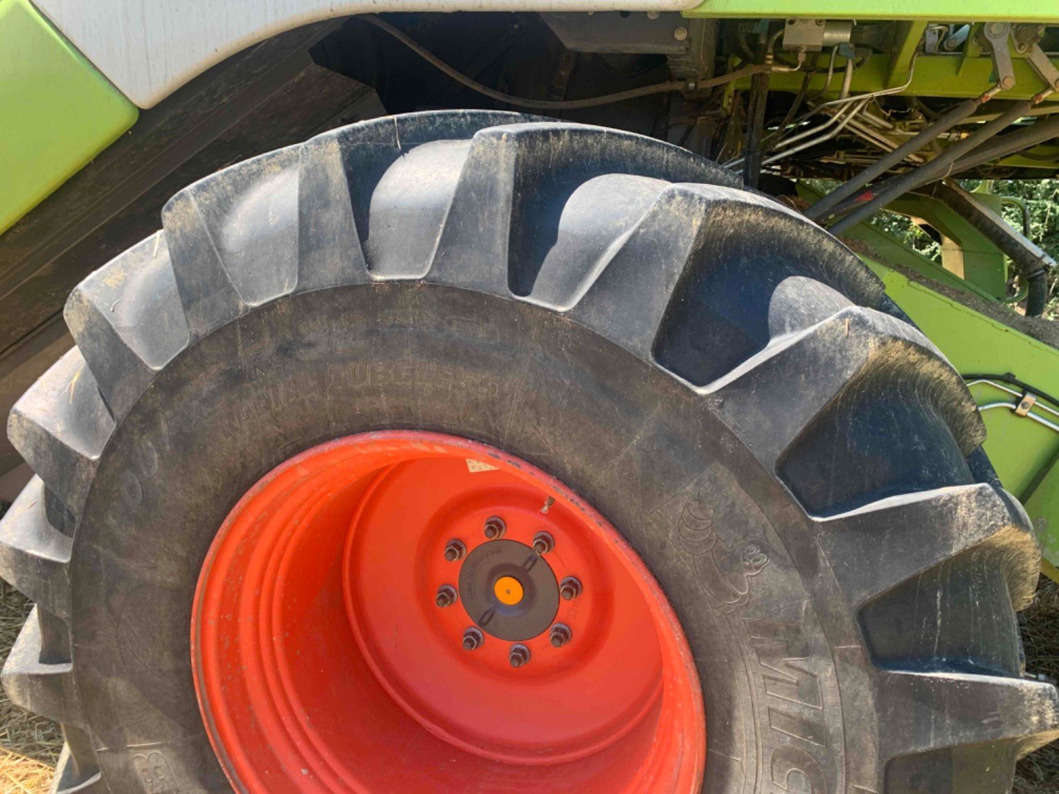 Mähdrescher van het type CLAAS TUCANO 430 - TIER 4I, Gebrauchtmaschine in ORLEIX (Foto 5)