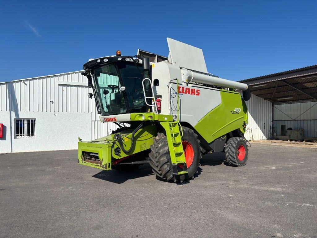 Mähdrescher del tipo CLAAS TUCANO 430, Gebrauchtmaschine In VERT TOULON (Immagine 4)