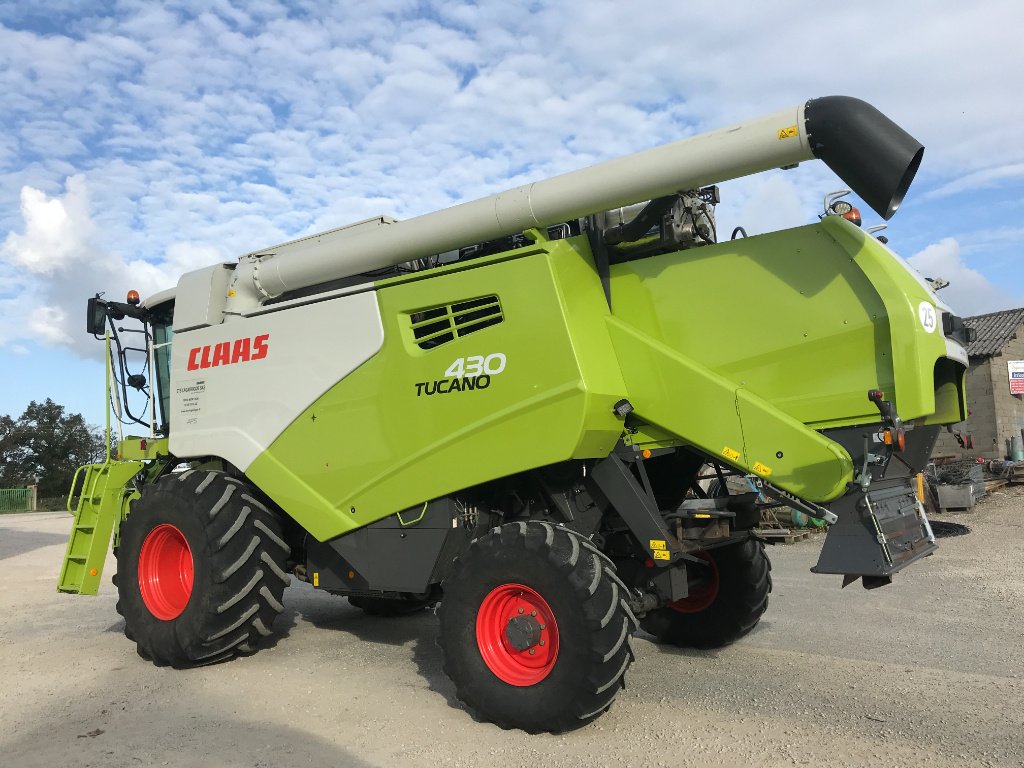 Mähdrescher tip CLAAS TUCANO 430, Gebrauchtmaschine in MORLHON LE HAUT (Poză 3)