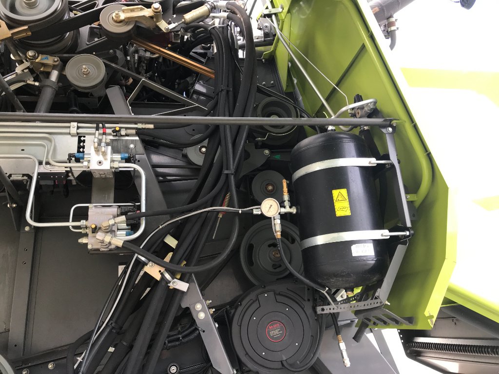 Mähdrescher tip CLAAS TUCANO 430, Gebrauchtmaschine in MORLHON LE HAUT (Poză 11)