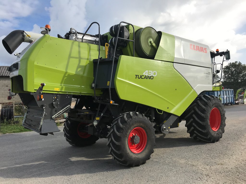 Mähdrescher tip CLAAS TUCANO 430, Gebrauchtmaschine in MORLHON LE HAUT (Poză 4)