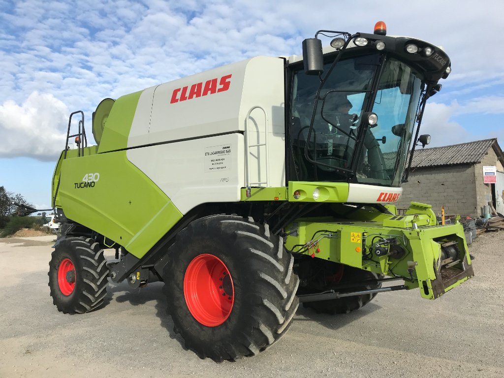 Mähdrescher tip CLAAS TUCANO 430, Gebrauchtmaschine in MORLHON LE HAUT (Poză 2)