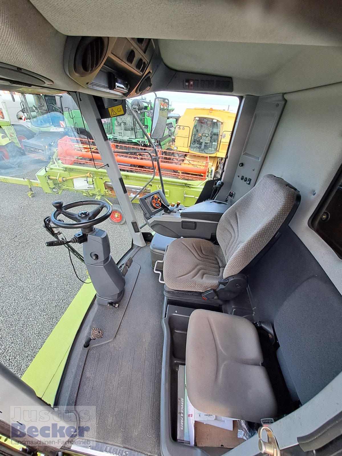 Mähdrescher of the type CLAAS Tucano 430, Gebrauchtmaschine in Weimar-Niederwalgern (Picture 8)