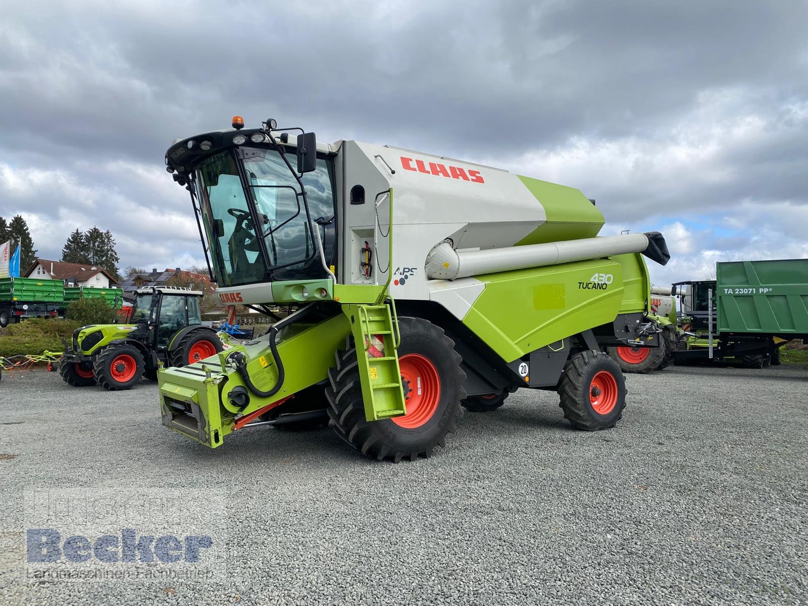 Mähdrescher of the type CLAAS Tucano 430, Gebrauchtmaschine in Weimar-Niederwalgern (Picture 2)