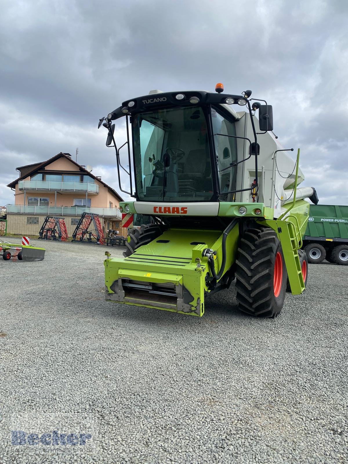 Mähdrescher of the type CLAAS Tucano 430, Gebrauchtmaschine in Weimar-Niederwalgern (Picture 3)