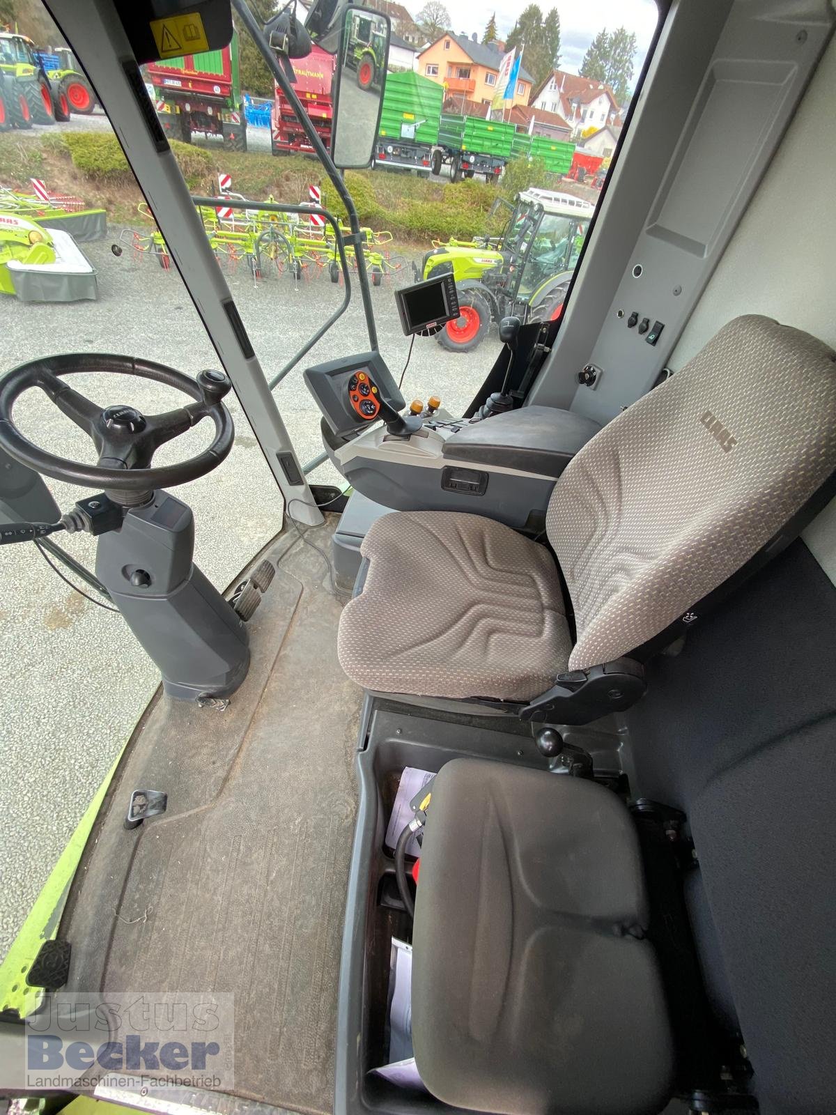 Mähdrescher of the type CLAAS Tucano 430, Gebrauchtmaschine in Weimar-Niederwalgern (Picture 11)