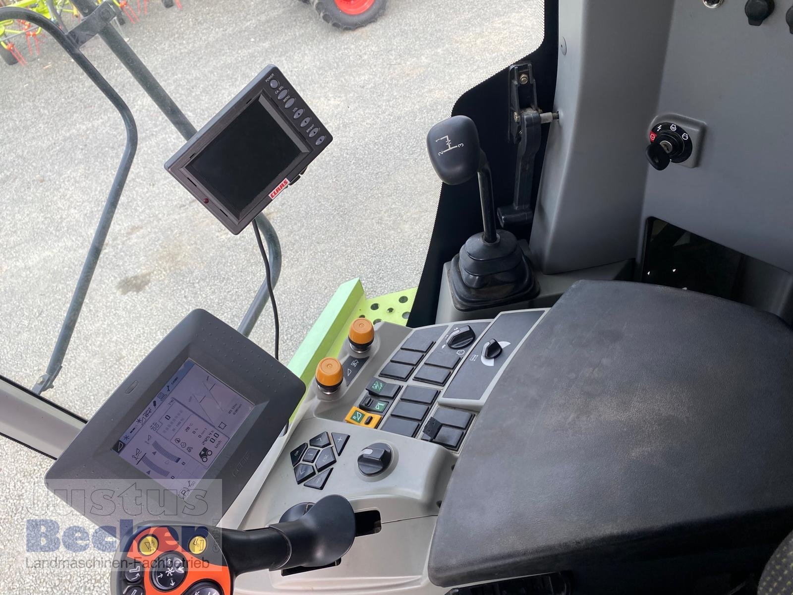 Mähdrescher of the type CLAAS Tucano 430, Gebrauchtmaschine in Weimar-Niederwalgern (Picture 14)