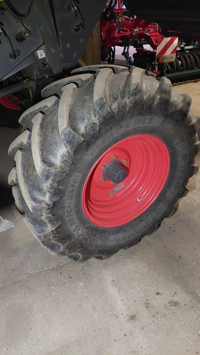 Mähdrescher des Typs CLAAS Tucano 430, Gebrauchtmaschine in Grund (Bild 2)