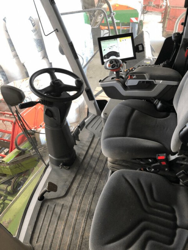 Mähdrescher des Typs CLAAS TUCANO 440 TRADITION, Gebrauchtmaschine in Paray-le-monial (Bild 5)