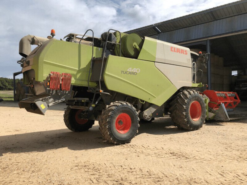 Mähdrescher des Typs CLAAS TUCANO 440 TRADITION, Gebrauchtmaschine in Paray-le-monial (Bild 3)