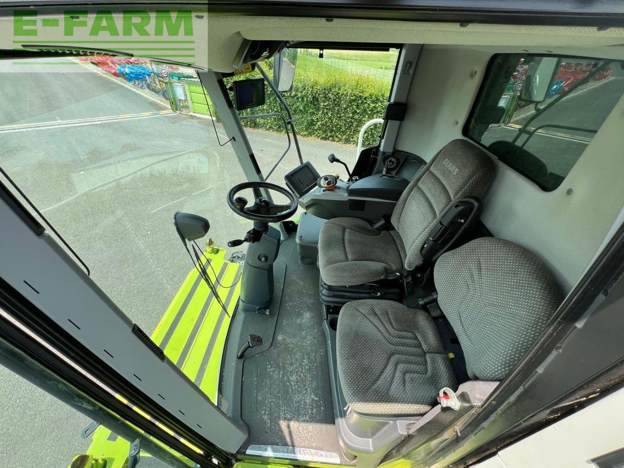 Mähdrescher des Typs CLAAS tucano 440, Gebrauchtmaschine in SAULZET (Bild 15)