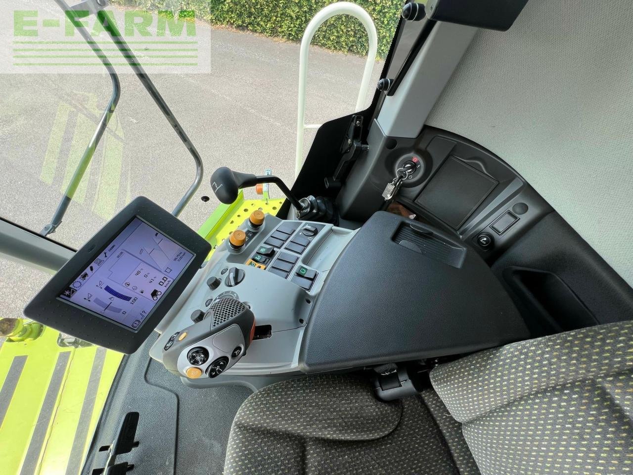 Mähdrescher des Typs CLAAS tucano 440, Gebrauchtmaschine in SAULZET (Bild 16)