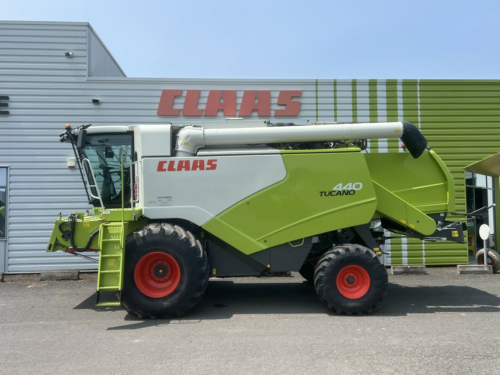 Mähdrescher of the type CLAAS TUCANO 440, Gebrauchtmaschine in Issoire (Picture 4)