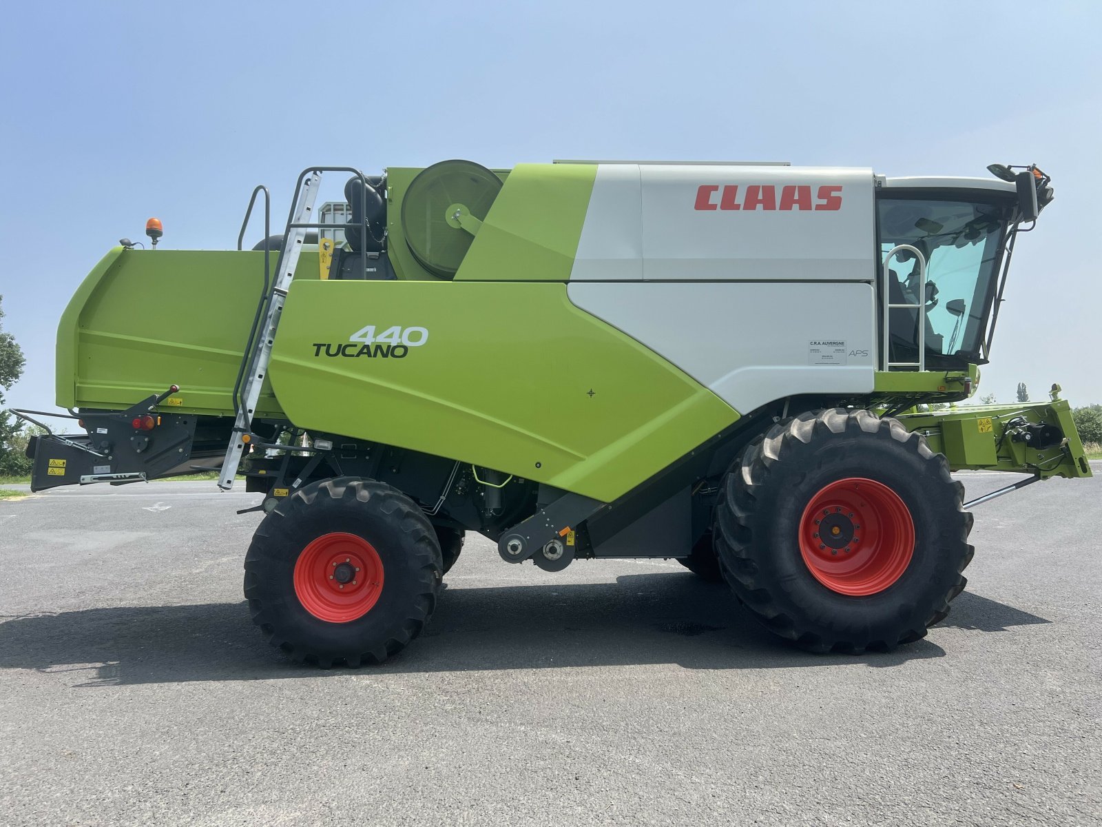 Mähdrescher of the type CLAAS TUCANO 440, Gebrauchtmaschine in Issoire (Picture 9)