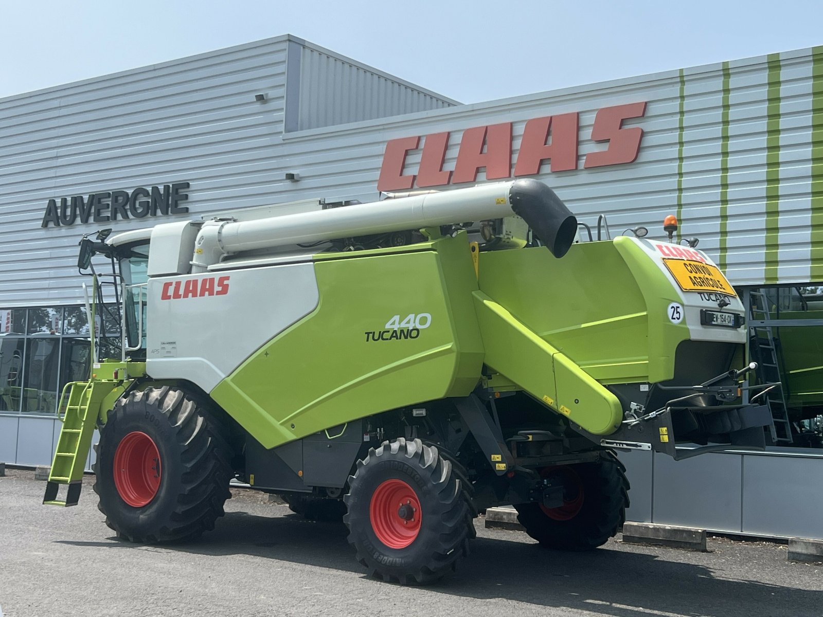 Mähdrescher of the type CLAAS TUCANO 440, Gebrauchtmaschine in Issoire (Picture 5)