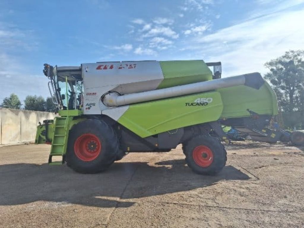 Mähdrescher of the type CLAAS TUCANO 450, Gebrauchtmaschine in MANDRES-SUR-VAIR (Picture 2)