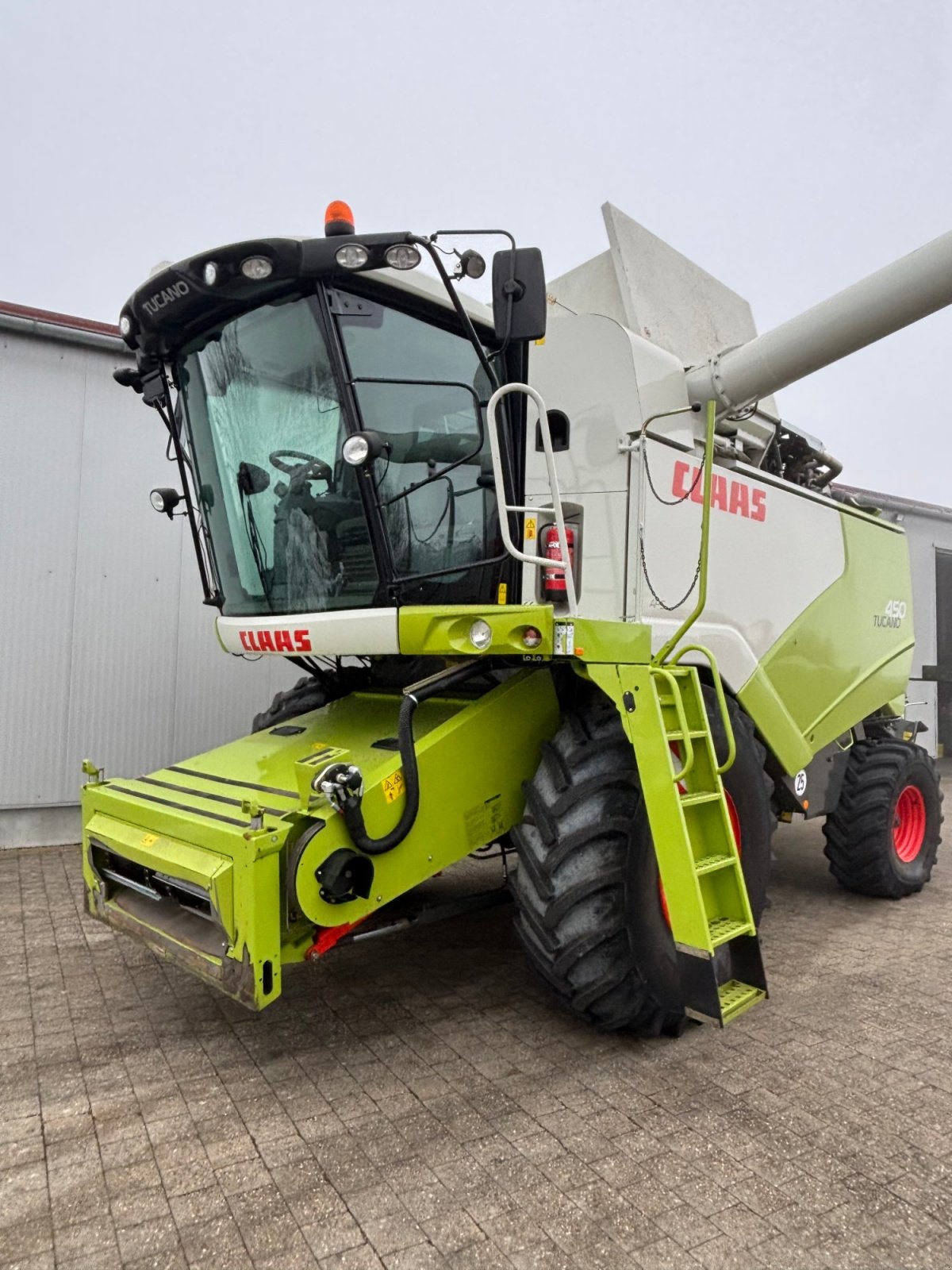 Mähdrescher of the type CLAAS Tucano 450, Gebrauchtmaschine in Hemau (Picture 1)