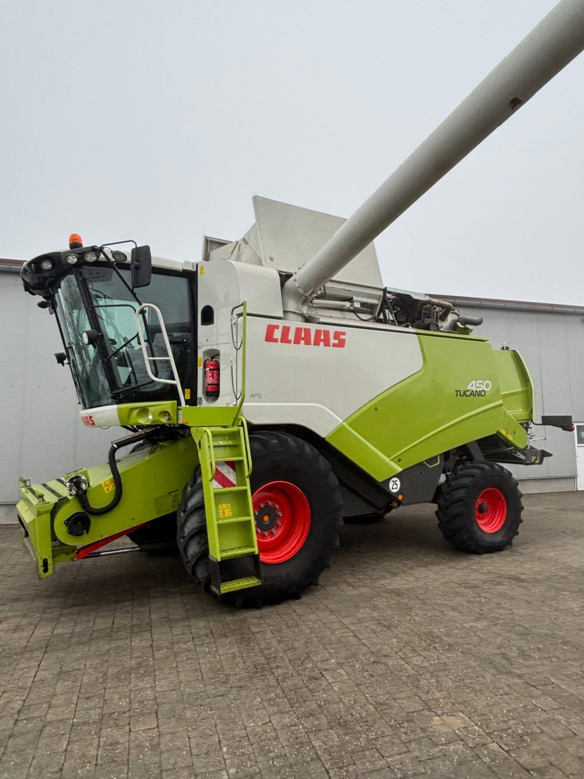 Mähdrescher of the type CLAAS Tucano 450, Gebrauchtmaschine in Hemau (Picture 3)
