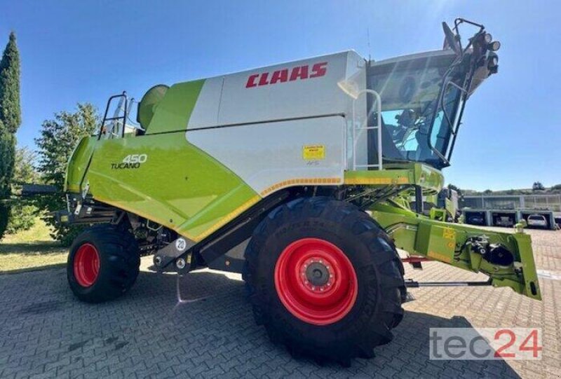 Mähdrescher des Typs CLAAS Tucano 450, Ausstellungsmaschine in Östringen (Bild 3)