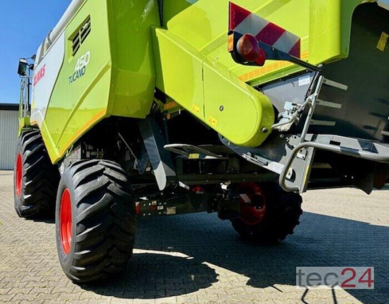 Mähdrescher des Typs CLAAS Tucano 450, Ausstellungsmaschine in Östringen (Bild 16)