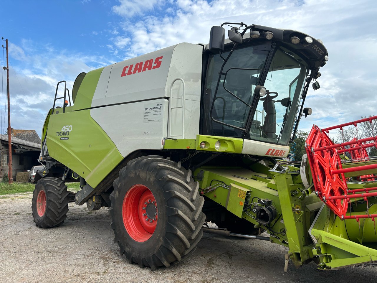 Mähdrescher tip CLAAS TUCANO 450, Gebrauchtmaschine in MORLHON LE HAUT (Poză 2)