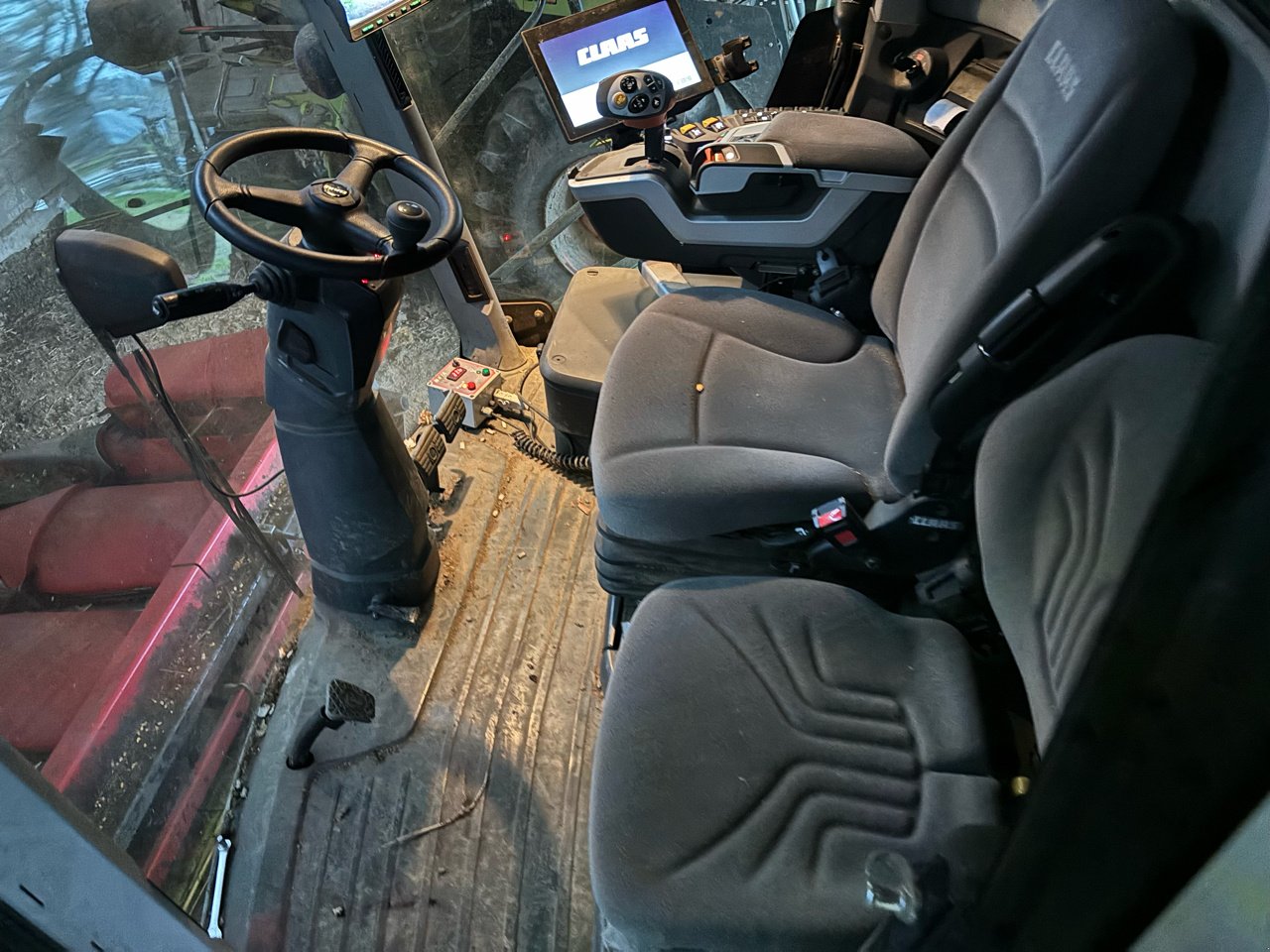 Mähdrescher tip CLAAS TUCANO 450, Gebrauchtmaschine in MORLHON LE HAUT (Poză 5)