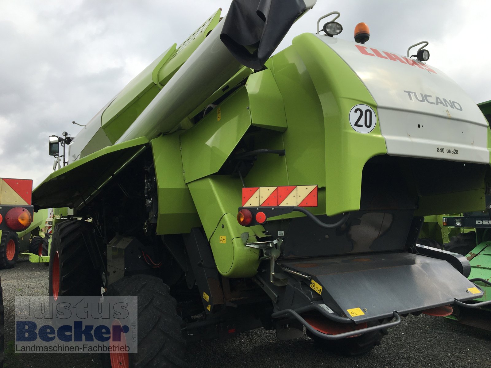 Mähdrescher типа CLAAS Tucano 470 4-Trac-Allrad, Gebrauchtmaschine в Weimar-Niederwalgern (Фотография 3)