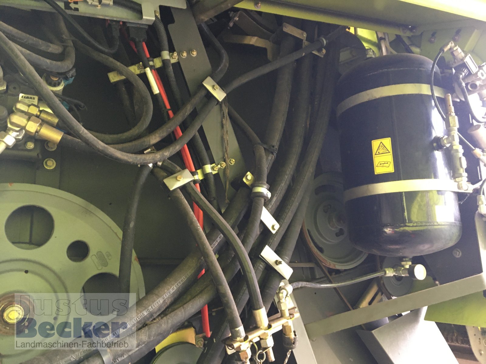 Mähdrescher типа CLAAS Tucano 470 4-Trac-Allrad, Gebrauchtmaschine в Weimar-Niederwalgern (Фотография 12)