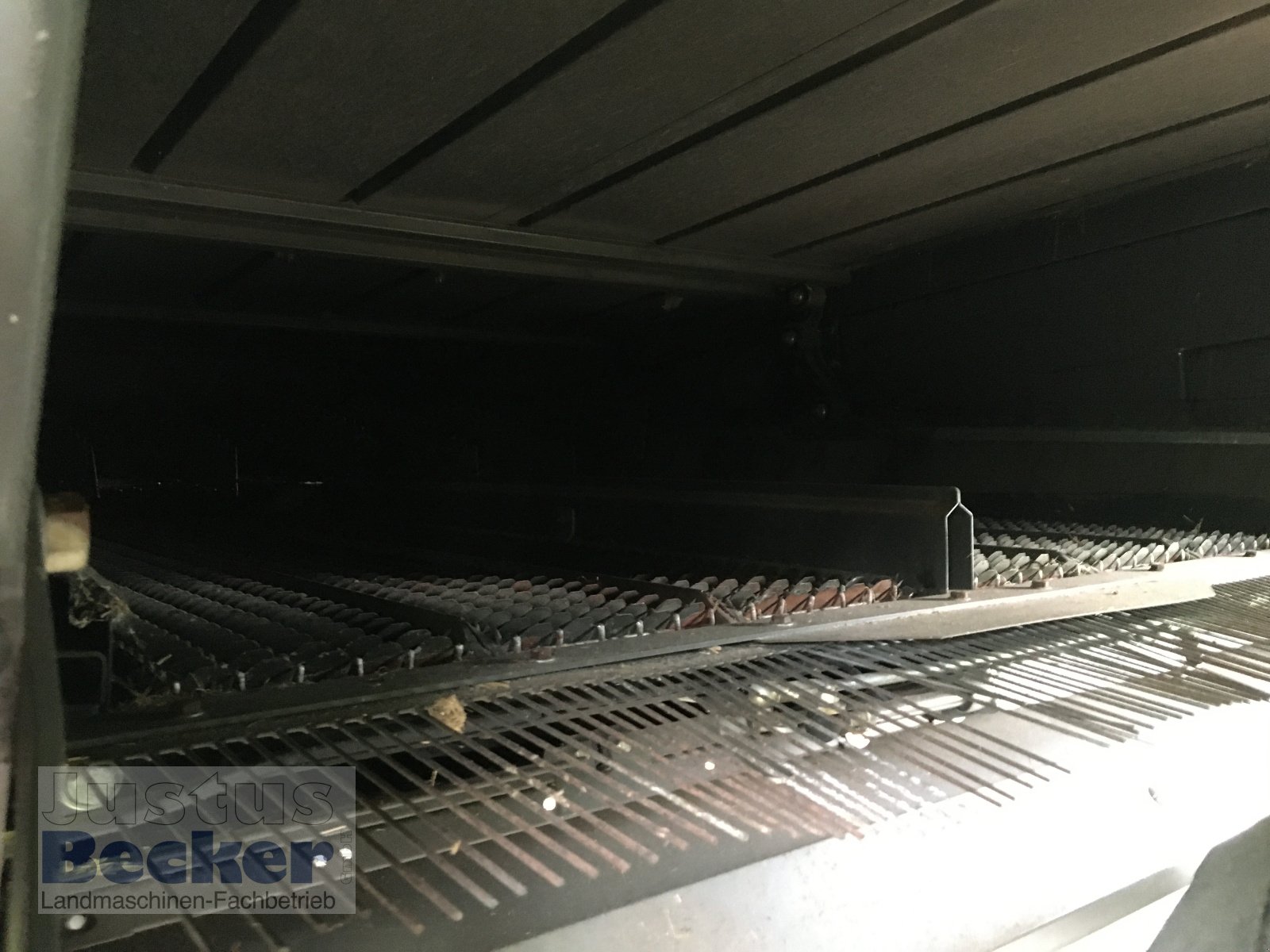 Mähdrescher типа CLAAS Tucano 470 4-Trac-Allrad, Gebrauchtmaschine в Weimar-Niederwalgern (Фотография 15)